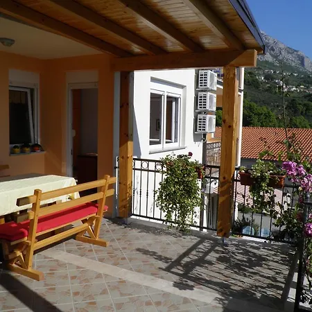 Davor Tomas 3* Brela
