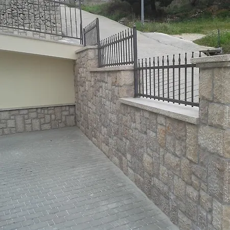 Davor Tomas 3* Brela