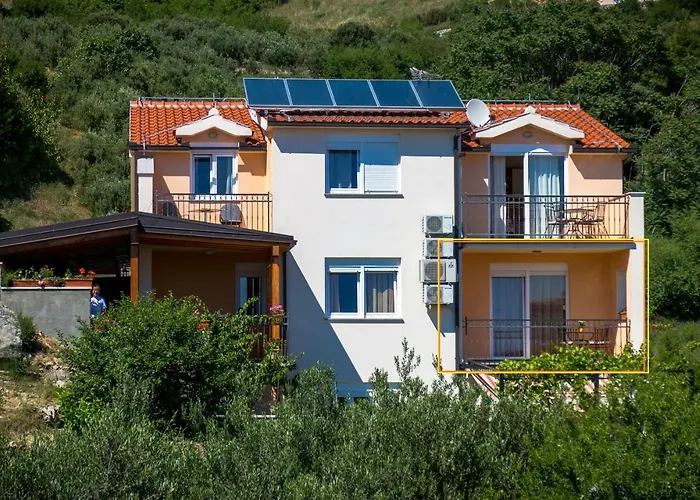 Davor Tomas Pensión 4*