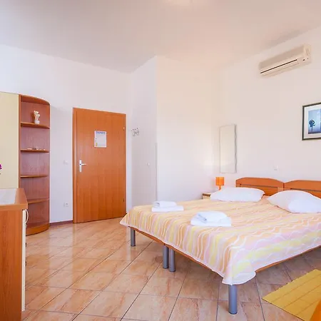 Davor Tomas 4*
